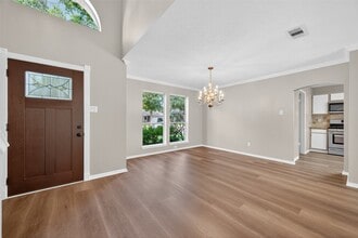 1826 Oak Valley Dr in Kemah, TX - Foto de edificio - Building Photo