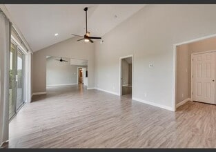 1803 Old Oak Dr in Arlington, TX - Building Photo - Building Photo