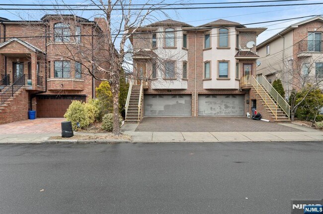 417 Washington in Cliffside Park, NJ - Building Photo - Building Photo