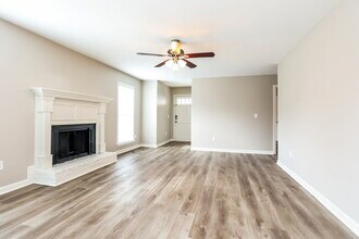 1228 Jacksons Hill Rd in Nashville, TN - Foto de edificio - Building Photo