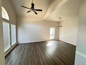 714 W Colony Dr in Arlington, TX - Building Photo - Building Photo