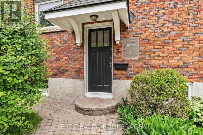 493 College St in Kingston, ON - Building Photo - Building Photo