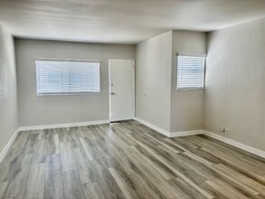 812 Westmount Dr in West Hollywood, CA - Building Photo - Building Photo