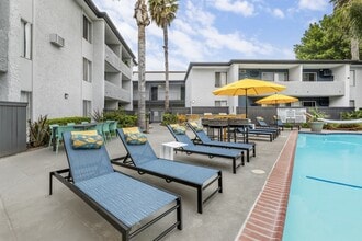 Cornerstone Apartment Homes in Canoga Park, CA - Building Photo - Building Photo