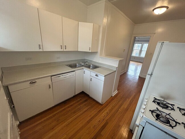 2312 W Wilson Ave, Unit 1