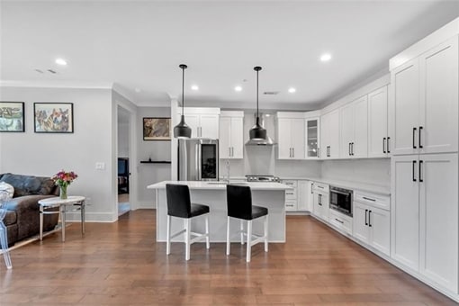 property at 6890 Peachtree Dunwoody Rd
