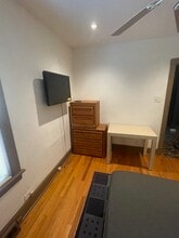 2407 Grove Ave, Unit West Bedroom in Berwyn, IL - Building Photo - Building Photo