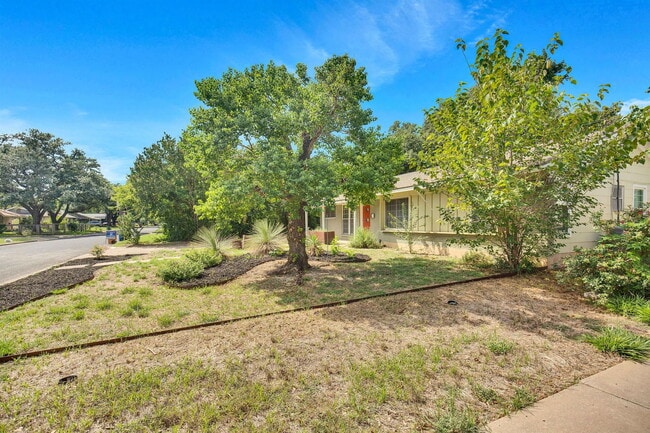 1616 Ashberry Dr in Austin, TX - Building Photo - Building Photo
