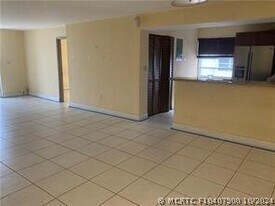 7705 Abbott Ave in Miami Beach, FL - Building Photo