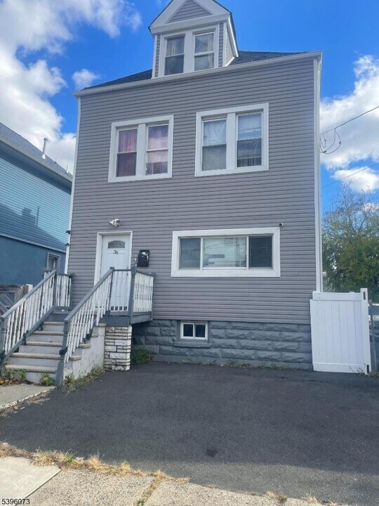 36 Augusta St in Irvington, NJ - Building Photo