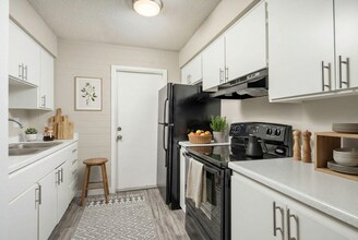 2402 W Devonshire Ave in Phoenix, AZ - Building Photo - Building Photo