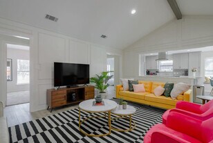 1613 E Spring Valley Rd in Richardson, TX - Building Photo