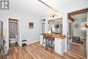 4675 Queen St in Niagara Falls, ON - Building Photo