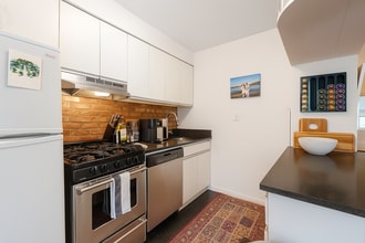 47 W 12th St, Unit 1 in New York, NY - Building Photo - Building Photo