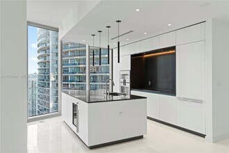 300 Biscayne Blvd Way, Unit 4007 in Miami, FL - Foto de edificio - Building Photo