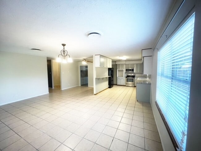 103 Cynthia Dr in Kerrville, TX - Building Photo - Building Photo