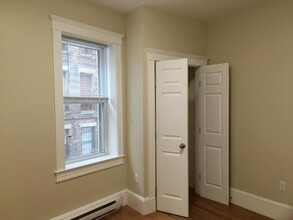 1247 Beacon St, Unit 1A in Brookline, MA - Foto de edificio - Building Photo