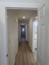 1324 S Van Ness Ave, Unit 1324 in Los Angeles, CA - Building Photo - Building Photo