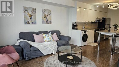 19 Singer Ct in Toronto, ON - Building Photo - Building Photo