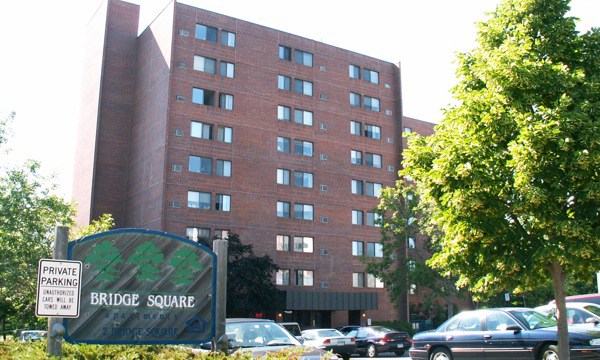 Bridge Square Apartments in Anoka, MN - Foto de edificio