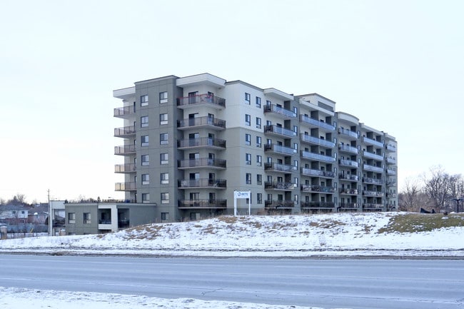 Lexington Grand in Kitchener, ON - Building Photo - Building Photo