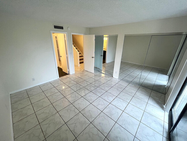 2828 Tennis Club Dr-Unit -207 in West Palm Beach, FL - Building Photo - Building Photo