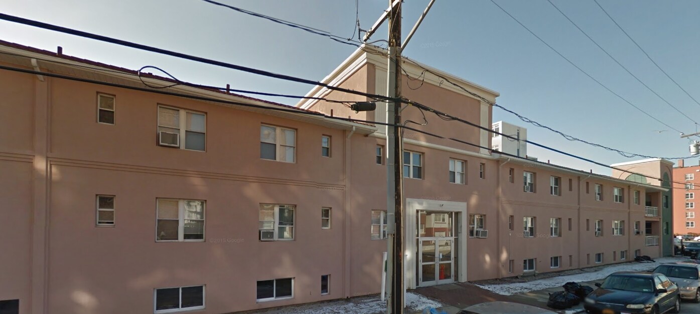 Monroe Beach Apartments in Long Beach, NY - Building Photo
