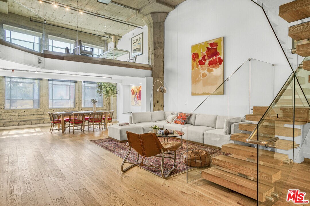 1855 Industrial St in Los Angeles, CA - Building Photo