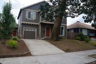 326 NE Stafford St in Portland, OR - Building Photo