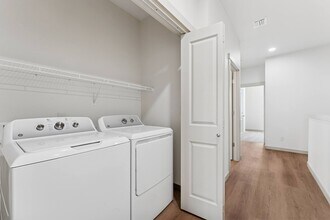 Titan Hill Townhomes in Salem, OR - Foto de edificio - Building Photo