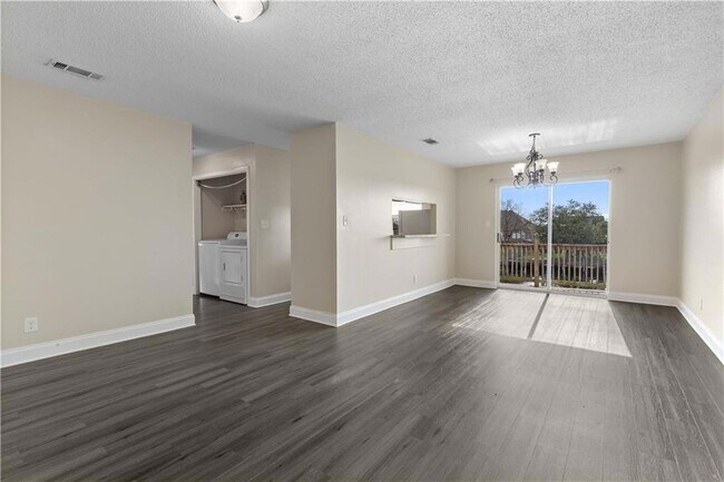 4800 Pontchartrain Dr, Unit 13 in Slidell, LA - Foto de edificio - Building Photo