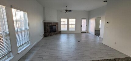 5908 NW Ettie May St in Bentonville, AR - Building Photo - Building Photo