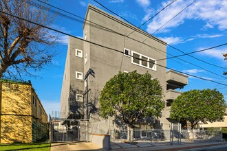 5541 Fulcher Ave in North Hollywood, CA - Building Photo - Building Photo