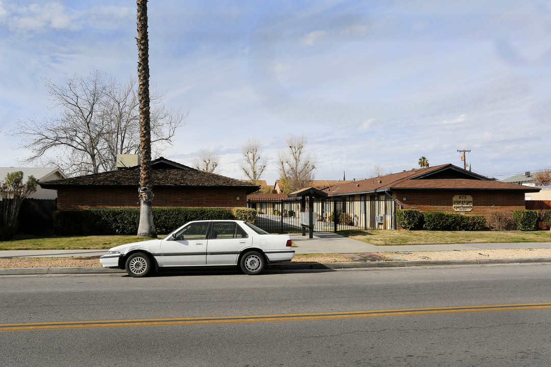 Villa La Paz in Hemet, CA - Foto de edificio