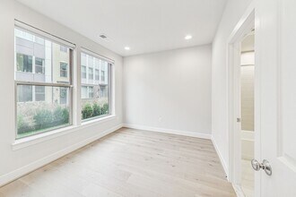 5038 Oakmoore Dr in North Bethesda, MD - Building Photo - Building Photo