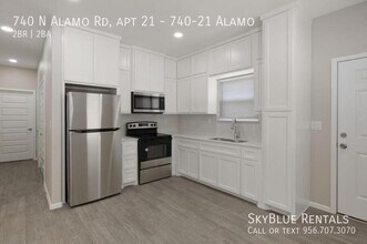 740 N Alamo Rd in Alamo, TX - Building Photo - Building Photo