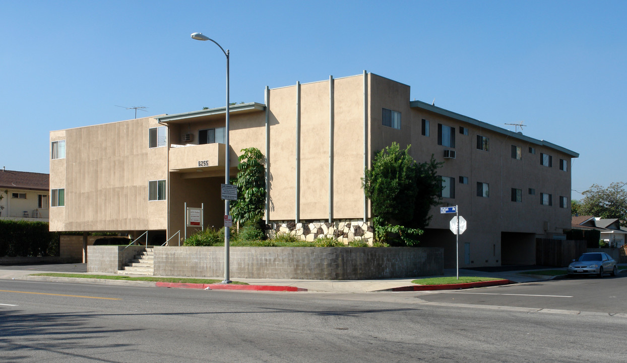 6255 Fulton Ave in Van Nuys, CA - Building Photo