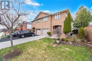 139 Genesee Dr in Oakville, ON - Building Photo