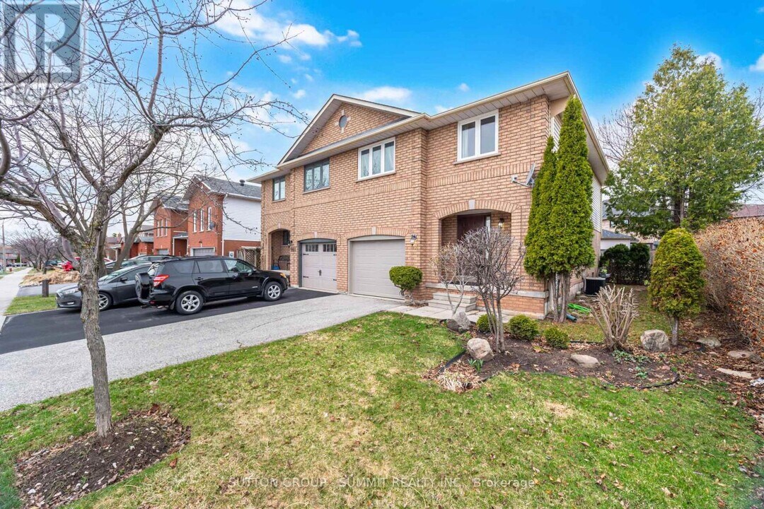 139 Genesee Dr in Oakville, ON - Building Photo