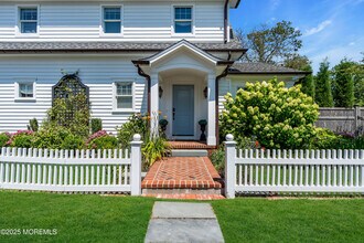 15 West St in Monmouth Beach, NJ - Foto de edificio - Building Photo