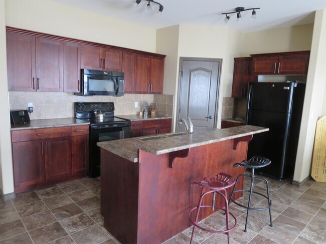 3718-3744 44 Ave in Bonnyville, AB - Building Photo - Building Photo