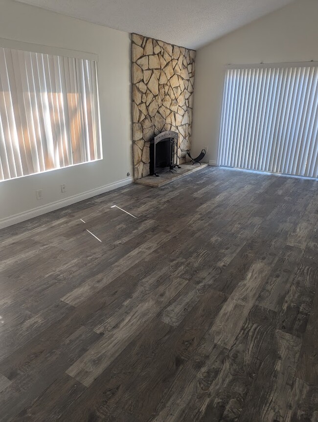 1015 Canal St, Unit 1015 Canal St. in Oxnard, CA - Building Photo - Building Photo