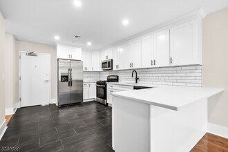 162 Closter Dock Rd in Closter, NJ - Building Photo - Building Photo