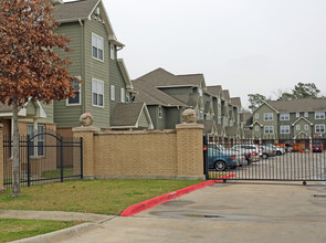 Oxford Place Apartments in Houston, TX - Building Photo - Building Photo