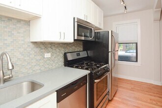 2423 N Kedzie Blvd in Chicago, IL - Building Photo - Building Photo