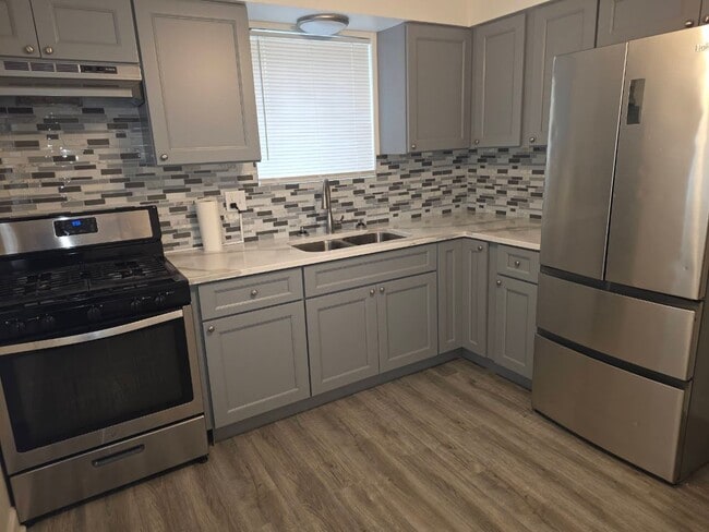 14605 Des Plaines St