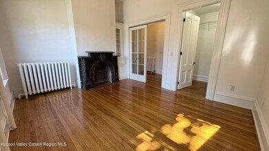 834 Warren St in Hudson, NY - Building Photo - Building Photo
