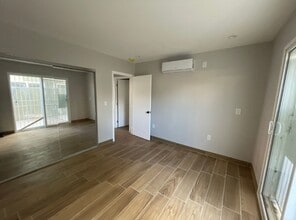 14921 Vanowen St, Unit 18 in Los Angeles, CA - Building Photo - Building Photo
