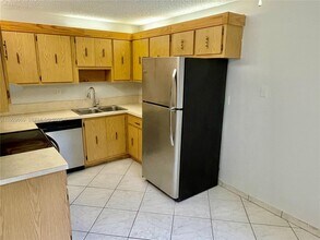 2161 NE 42nd St in Lighthouse Point, FL - Building Photo - Building Photo