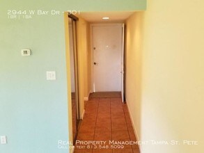 2944 W Bay Dr in Belleair Bluffs, FL - Building Photo - Building Photo